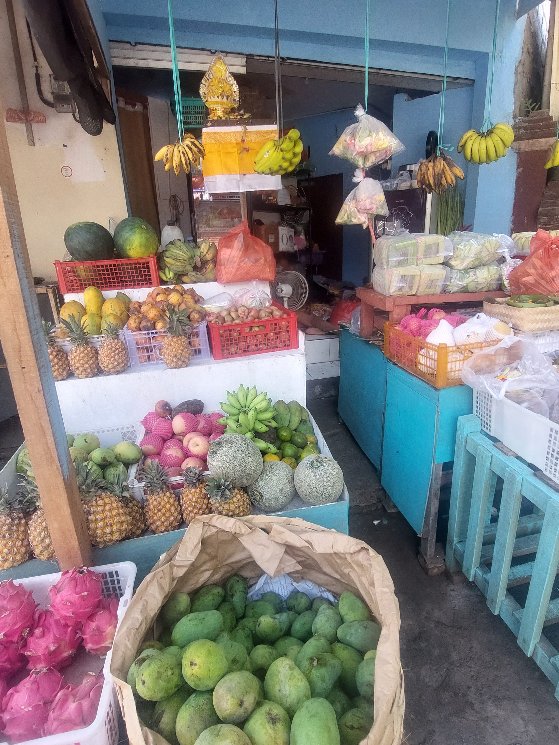 Low budget Einkaufsmöglichkeiten - Obst, Getränke, Bier und andere in Shops und am Markt von Sanur, Bali kaufen.